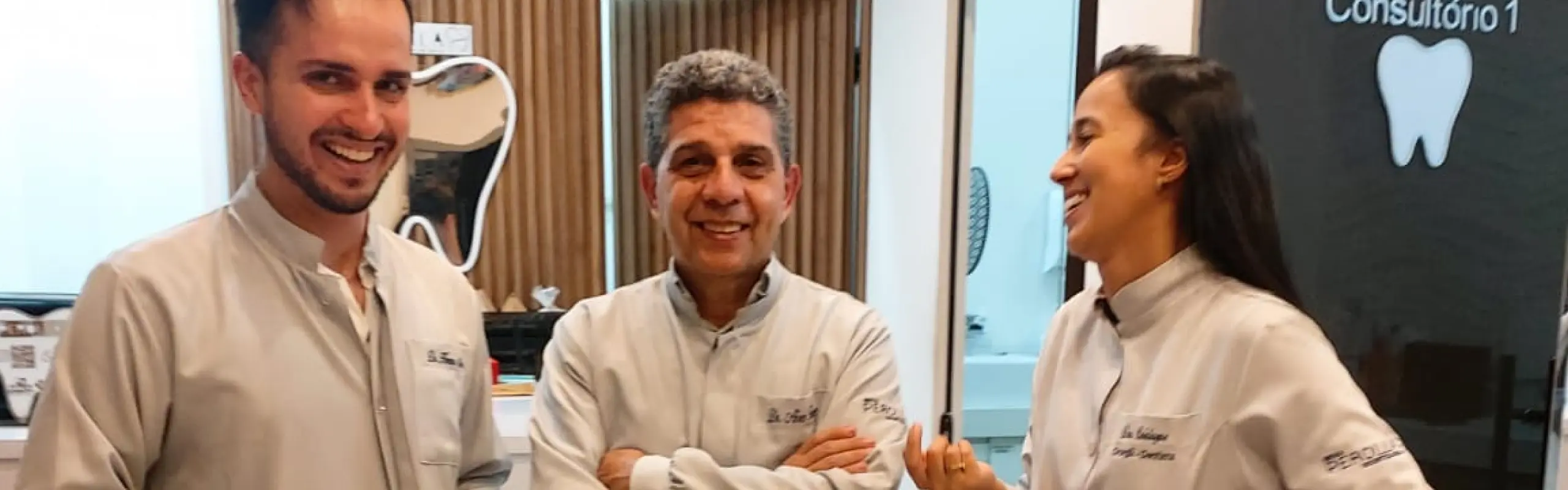 Dr. Herson Mori, Dr. Aires Torres e Dra. Crislayne da Silva na Nova Perolla Odontologia